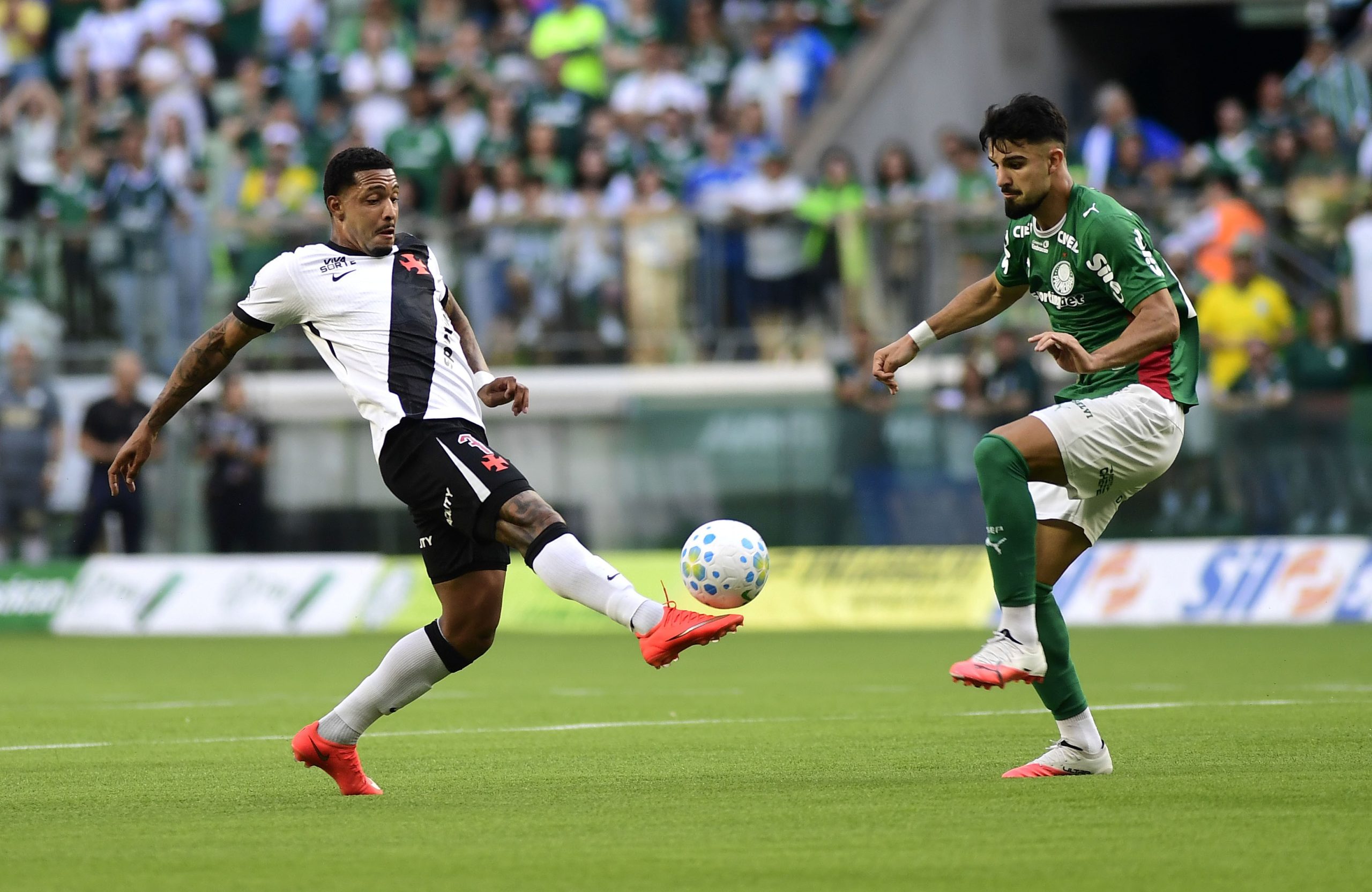 Vasco enfrenta crise e busca reabilitação no Campeonato Brasileiro