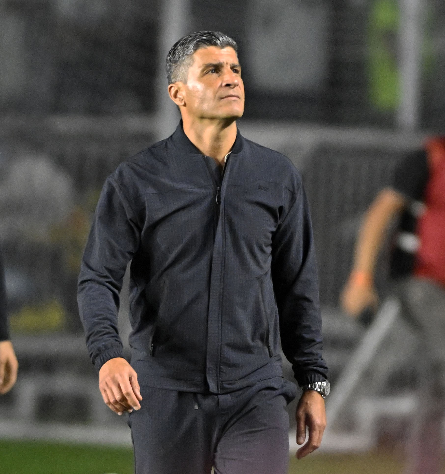 Vasco brilha em São Januário e goleia Coritiba com grande atuação