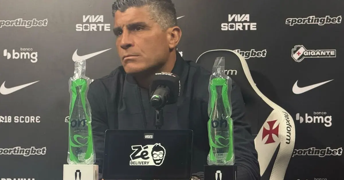 Pedro Emanuel expressa emoção após vitória do Vasco sobre o Coritiba