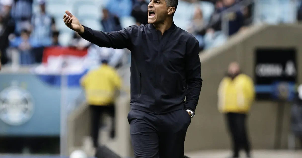 Vasco conquista vitória histórica na Arena do Grêmio e renova esperanças