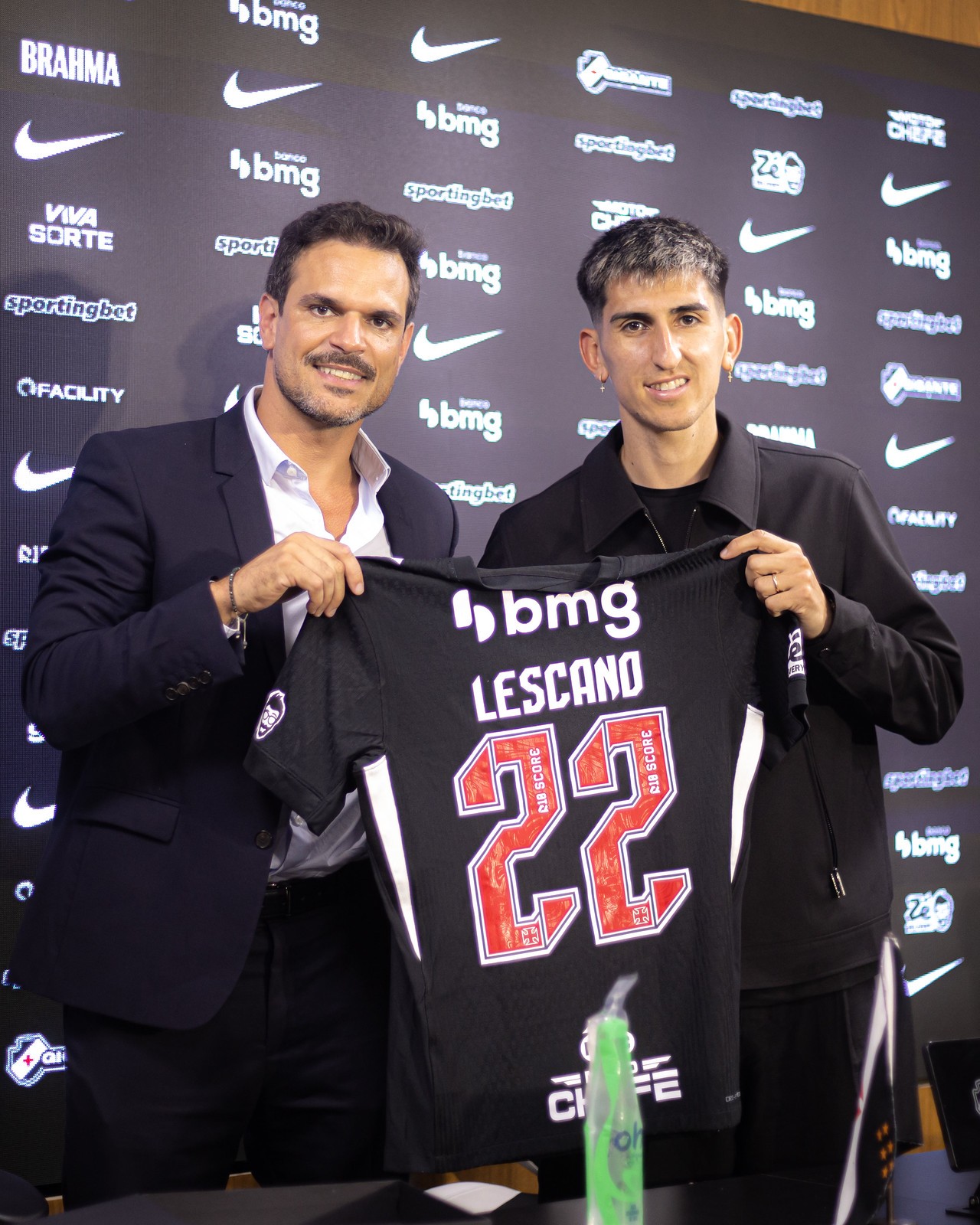 Vasco se reforça com seis novos jogadores e busca estabilidade financeira